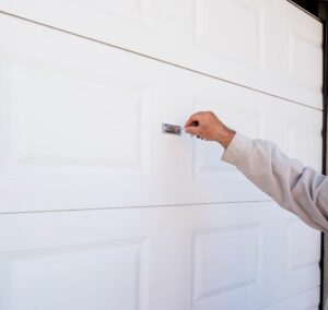 garage door lock malfunctions guide